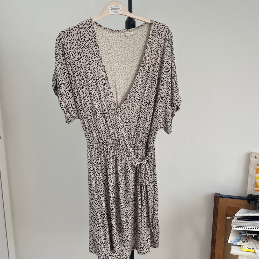 Z Supply leopard print V-Neck Dress w/ cinched waist and waist tie